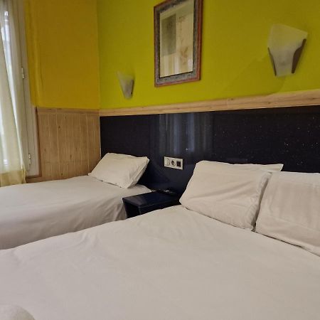סן סבסטיאן Pension Izar Bat Guesthouse מראה חיצוני תמונה