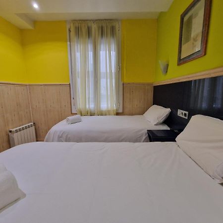 סן סבסטיאן Pension Izar Bat Guesthouse מראה חיצוני תמונה