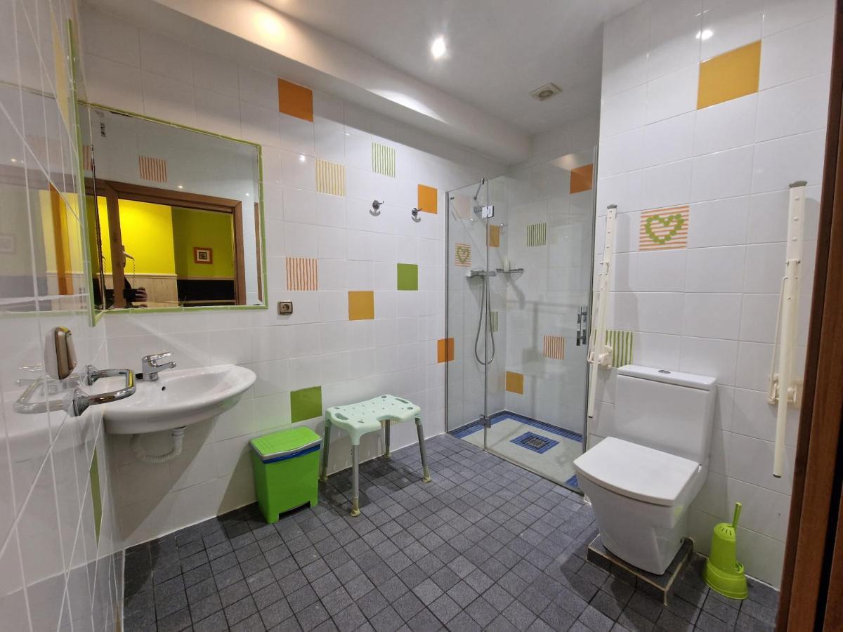 סן סבסטיאן Pension Izar Bat Guesthouse מראה חיצוני תמונה