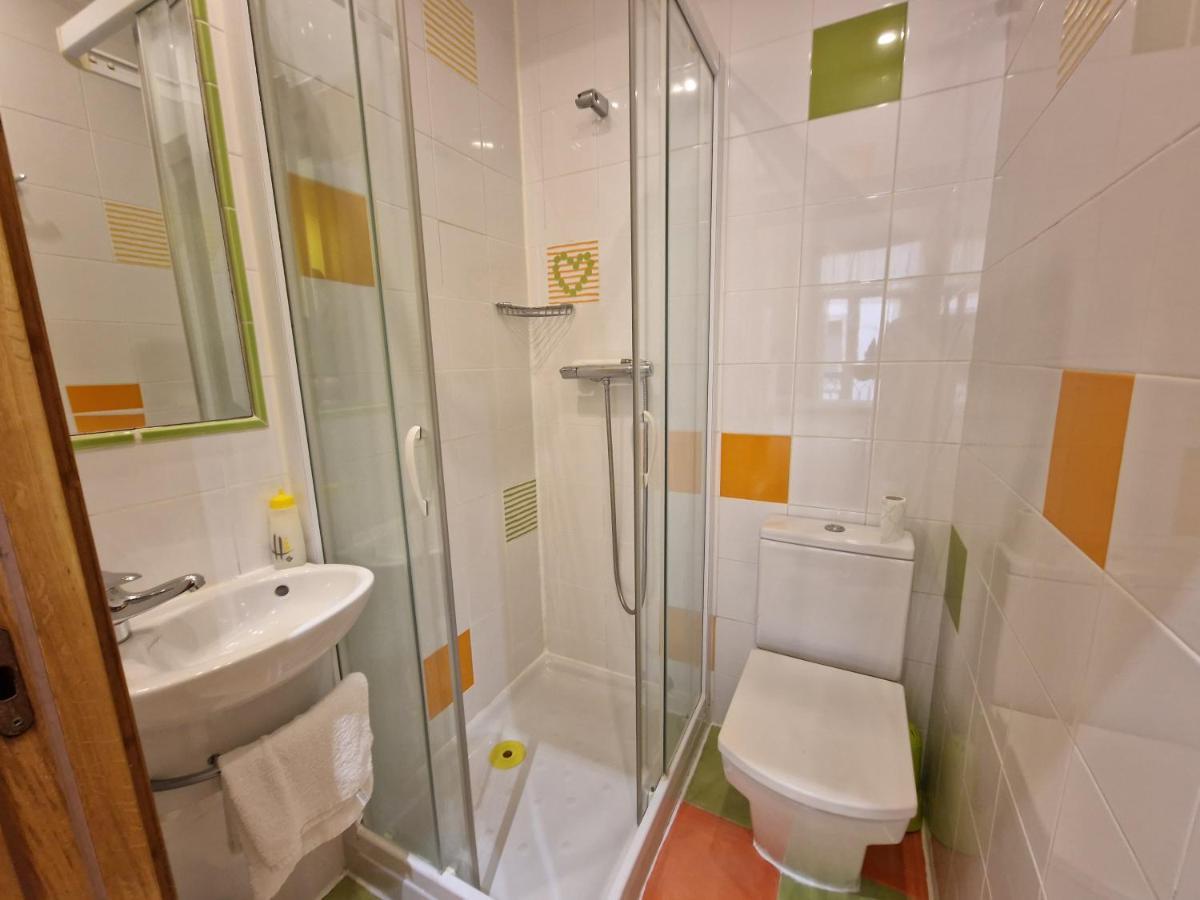 סן סבסטיאן Pension Izar Bat Guesthouse מראה חיצוני תמונה