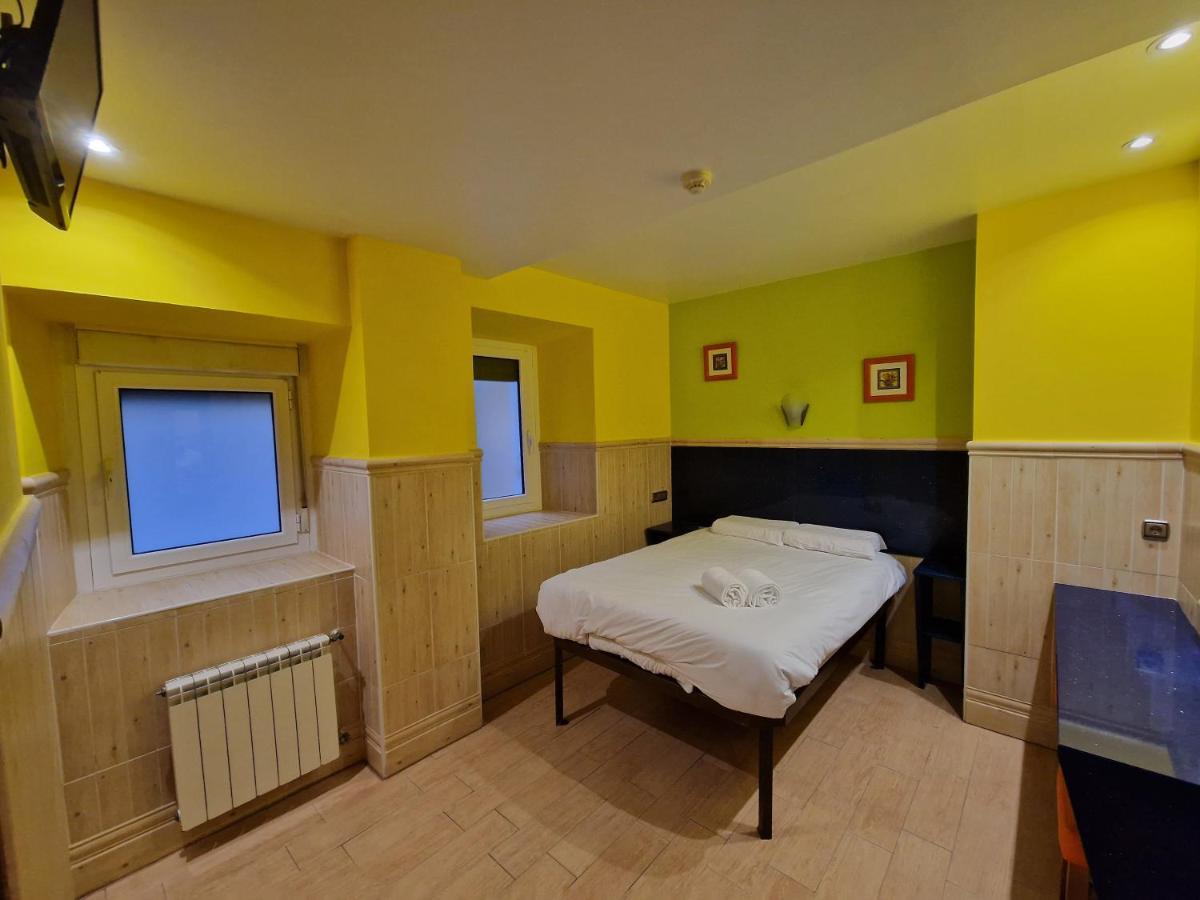 סן סבסטיאן Pension Izar Bat Guesthouse מראה חיצוני תמונה
