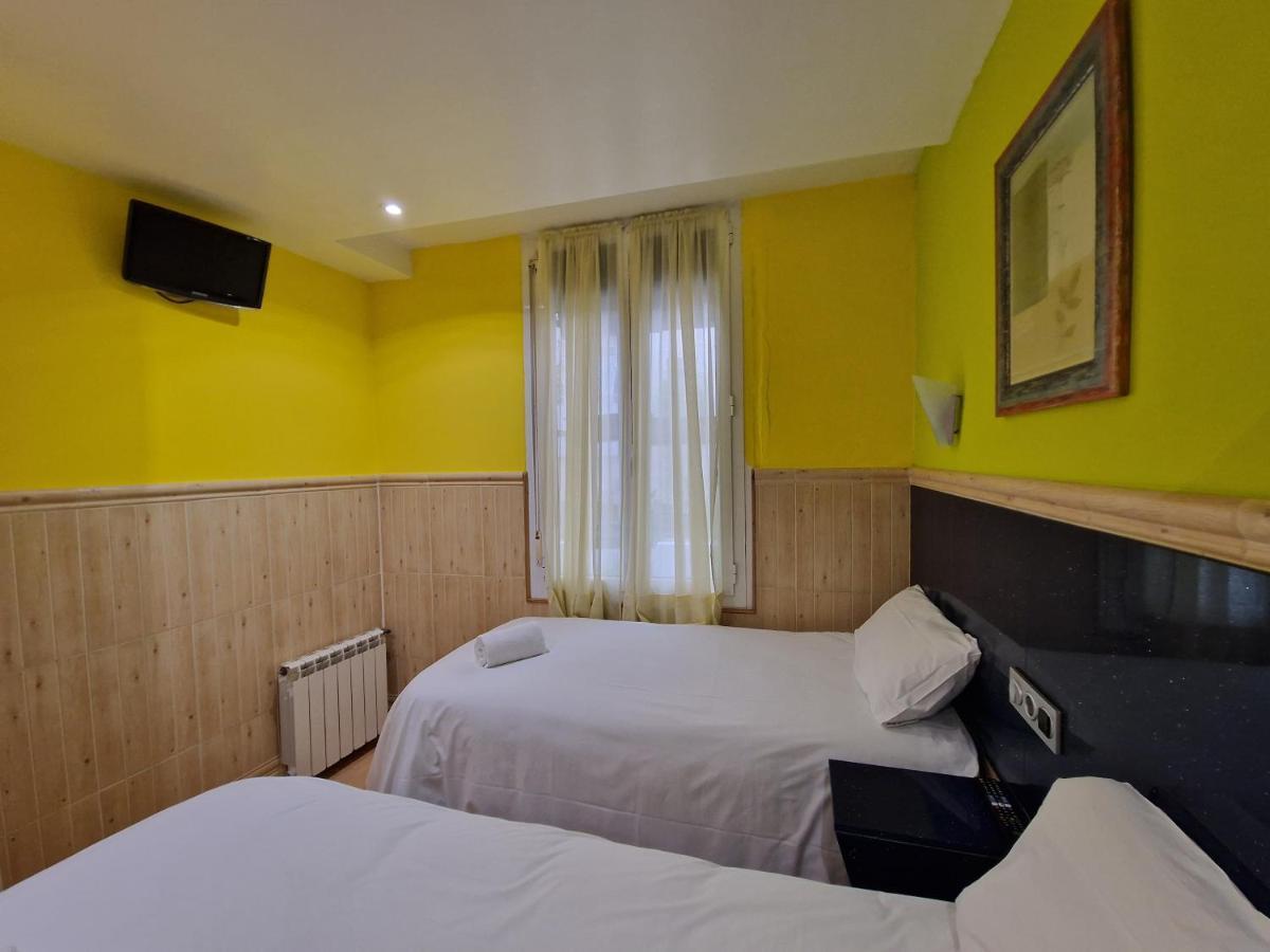 סן סבסטיאן Pension Izar Bat Guesthouse מראה חיצוני תמונה