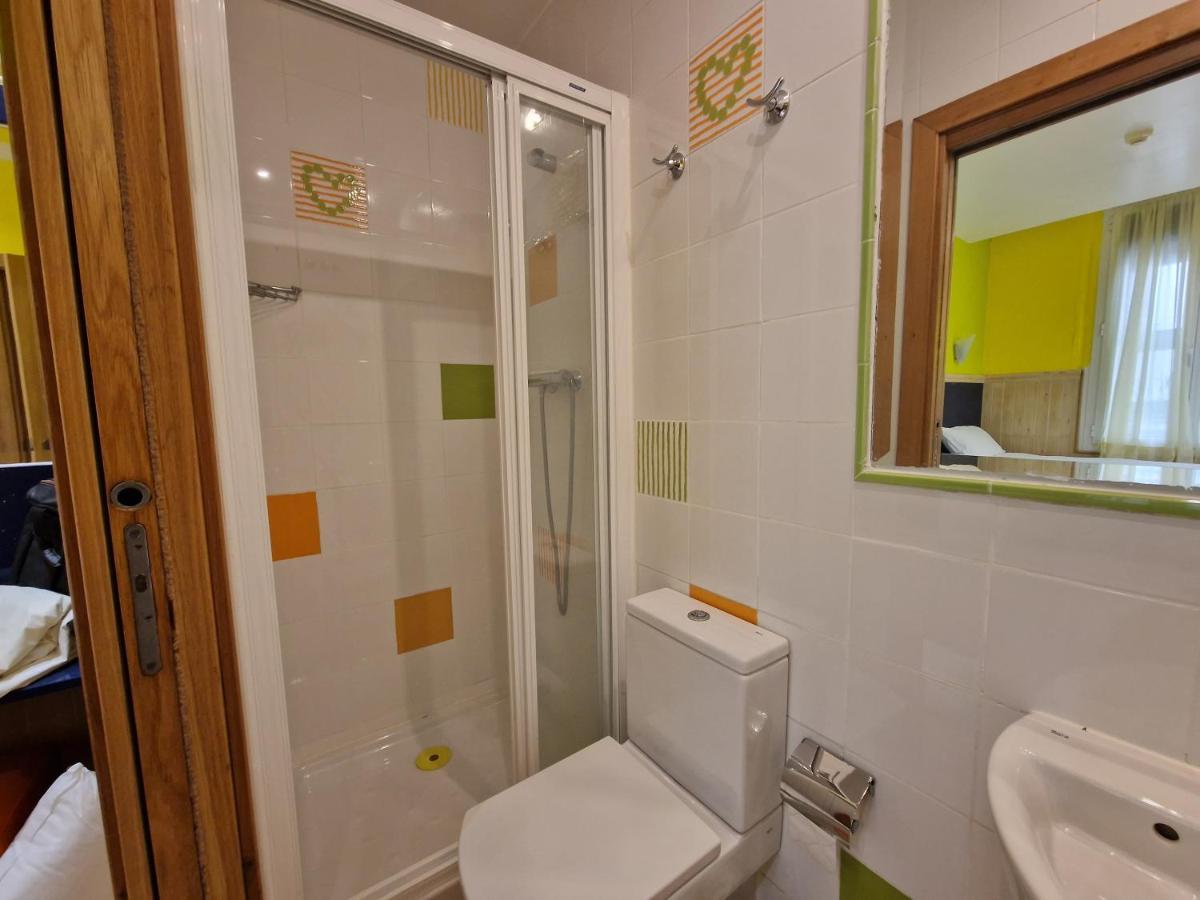 סן סבסטיאן Pension Izar Bat Guesthouse מראה חיצוני תמונה