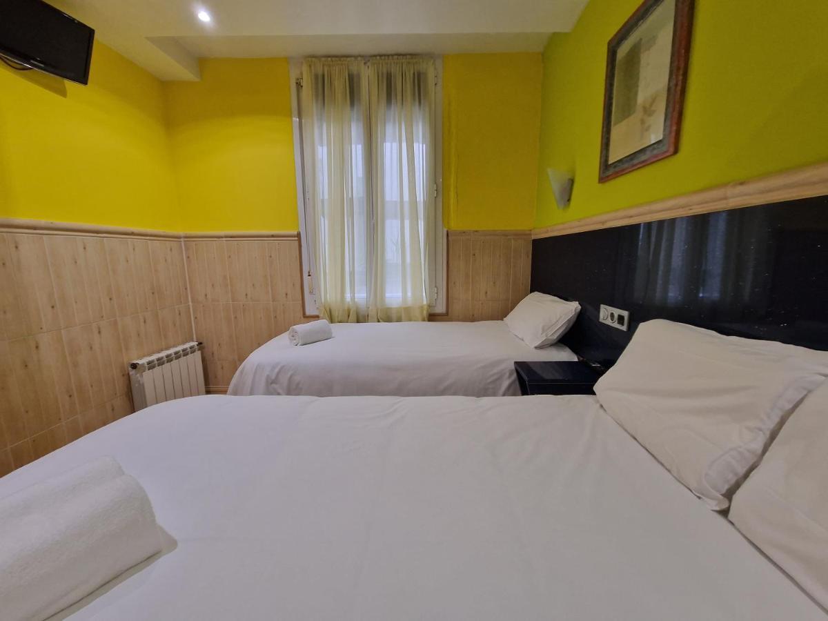 סן סבסטיאן Pension Izar Bat Guesthouse מראה חיצוני תמונה
