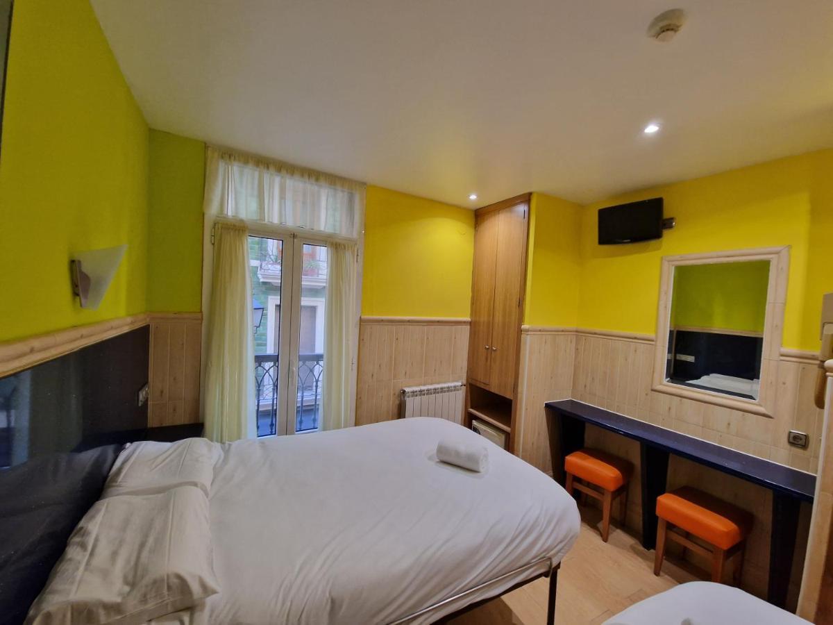 סן סבסטיאן Pension Izar Bat Guesthouse מראה חיצוני תמונה