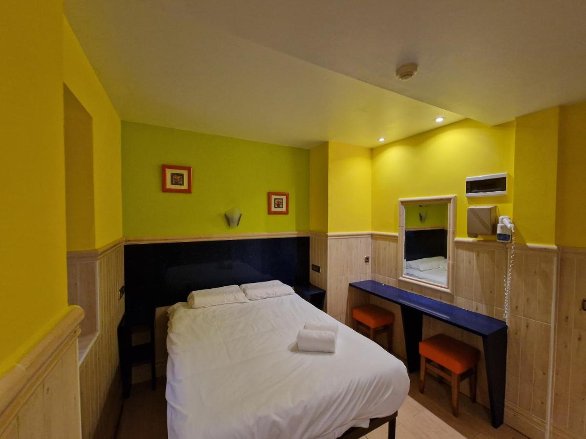 סן סבסטיאן Pension Izar Bat Guesthouse מראה חיצוני תמונה