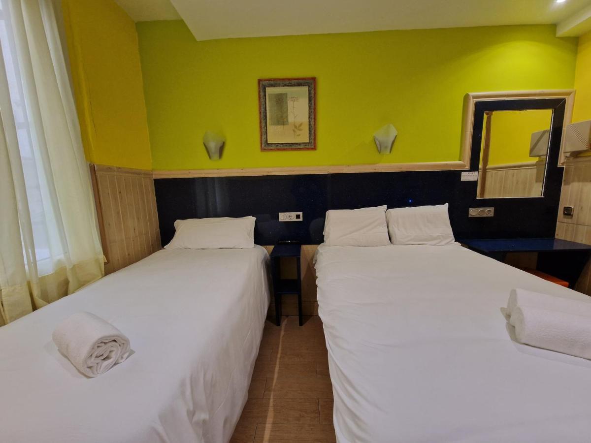 סן סבסטיאן Pension Izar Bat Guesthouse מראה חיצוני תמונה