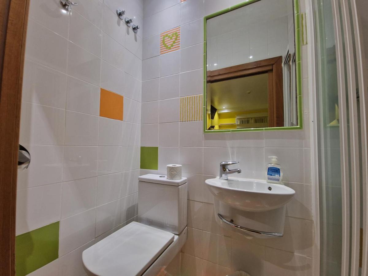 סן סבסטיאן Pension Izar Bat Guesthouse מראה חיצוני תמונה