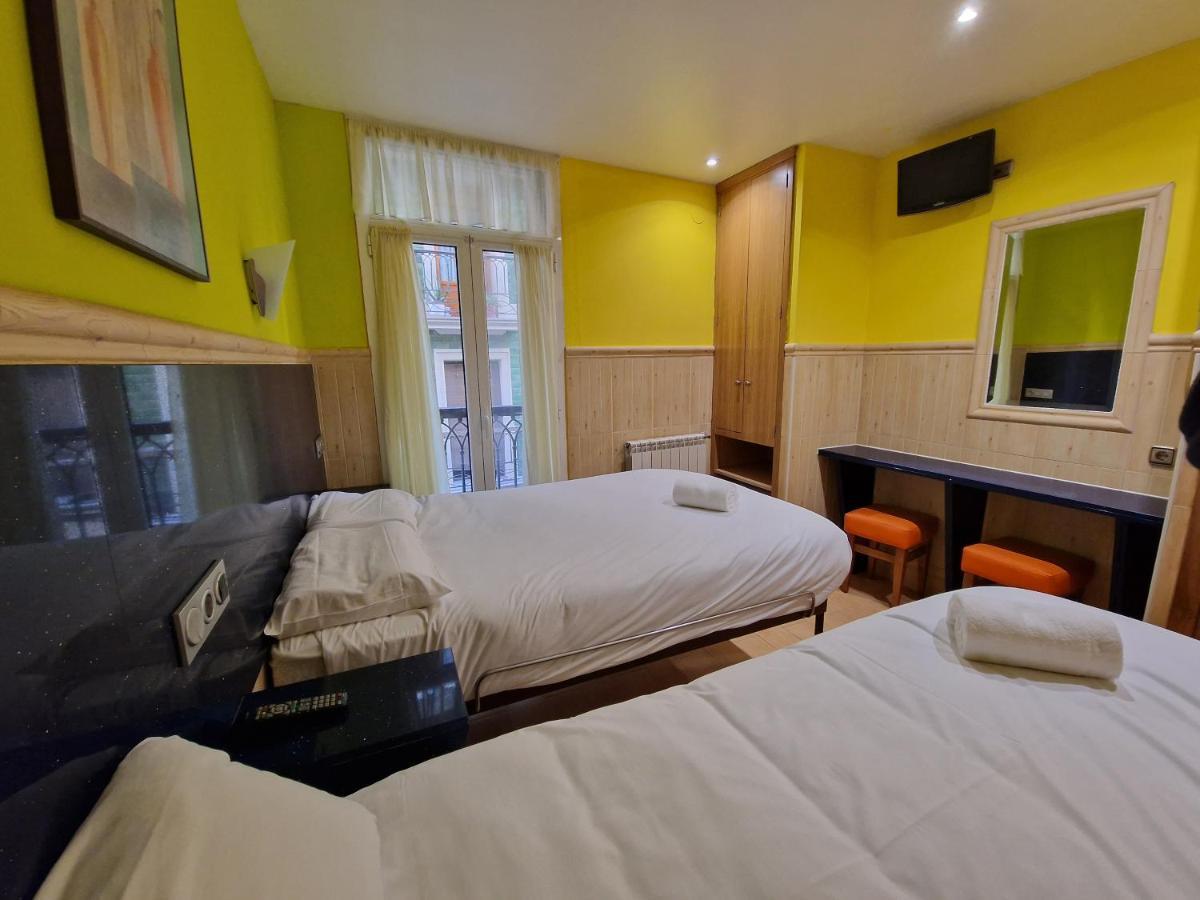סן סבסטיאן Pension Izar Bat Guesthouse מראה חיצוני תמונה